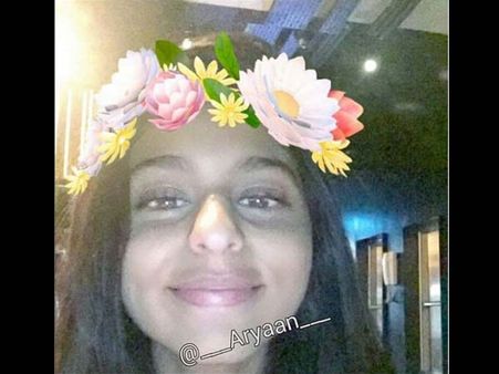 Hey Pretty Girl! Shahrukh Khan's Daughter Suhana Khan Looks So Bollywood Ready In Her Latest Picture