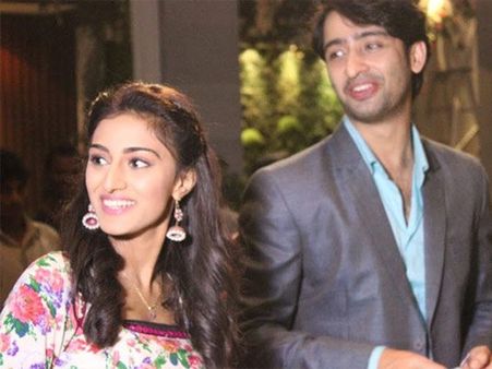 In Pics, Kuch Rang Pyar Ke Aise Bhi 100 Episodes Celebrations On The Sets!