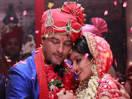 Keep Your Fingers Crossed; Diya Aur Baati Hum Might Come Back With A Season 2!