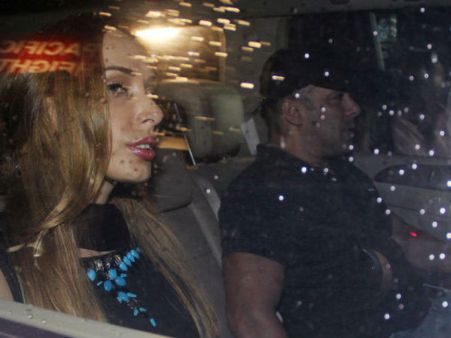 Iulia Vantur Too Bossy? Salman's Friends Have To Take Permission From Iulia To Enter His House!