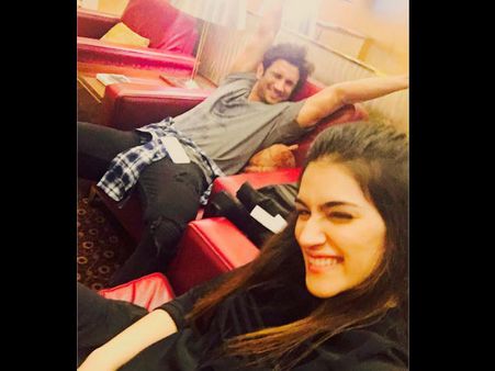 Ahem Ahem! Kriti Sanon Rings In Her Birthday With Her 'Raabta' Lover Sushant Singh Rajput!