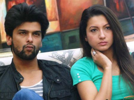 Kushal Tandon & Gauhar Khan’s War Of Words Continues; Kushal Responds To Gauhar’s Snapchat Video!