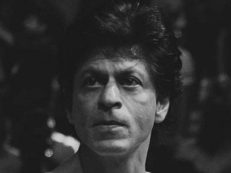 Shahrukh Khan Spotted Outside Hrithik Roshan's House!