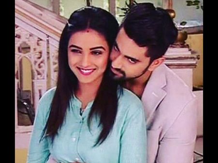 Tashan-E-Ishq: Yuvi Accepts Twinkle As His Wife; Twinkle Shocked!