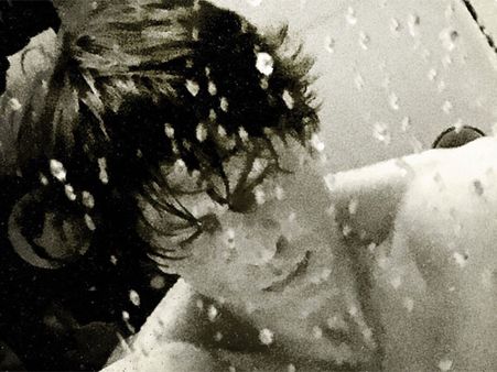 OMG! Shahrukh Khan Shares A Picture From His Shower