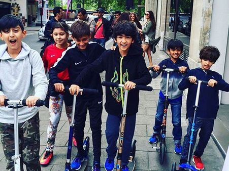 Hrithik Roshan Joins Sussanne Khan & His Kids For A Holiday In London!