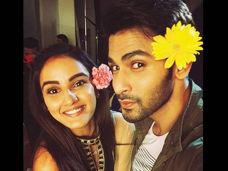 Zee TV's Tashan-E-Ishq Is Now A Year Old; A Look At The Off-screen Masti Of The Actors!