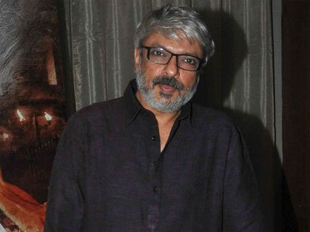 Learning From The Past? Why Sanjay Leela Bhansali Doesn't Want Any Trouble With Padmavati?