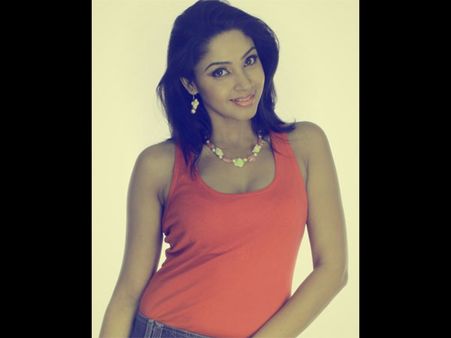 Angana Roy Is All Set To Amp Up The Oomph Factor In Bharath's 'Kadisi Bench Karthik'