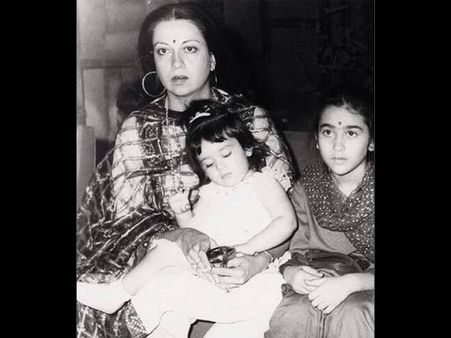 DON'T MISS! 17 Unseen Baby Pictures Of Pregnant Kareena Kapoor Khan Which Are Beyond Cute!