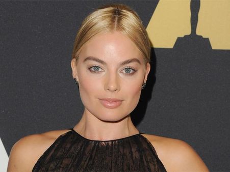 Margot Robbie Says, One Should Take Lessons From Previous Relationship