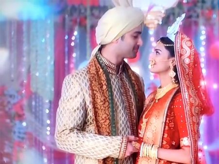 Kuch Rang Pyar Ke Aise Bhi Spoiler: Dev & Sonakshi Are Married; More Drama In Store For Newly-Weds!