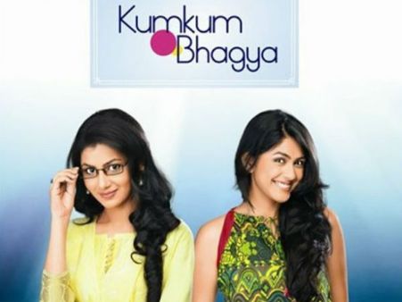 Mrunal Thakur Aka Bulbul Visits Kumkum Bhagya Sets! (PICS)
