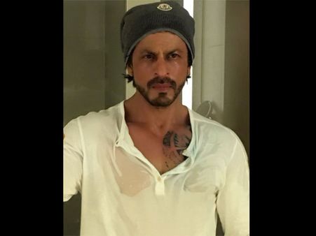 Gauri Khan, We Envy You! Shahrukh Khan Shares A Smoking Hot Picture From Amsterdam's Cold Night!