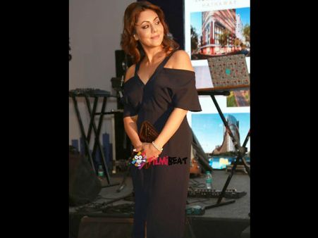 OMG! Gauri Khan Spotted At An Event In Her Hottest Avatar Ever (Also See Her B'day Celebration Pics)