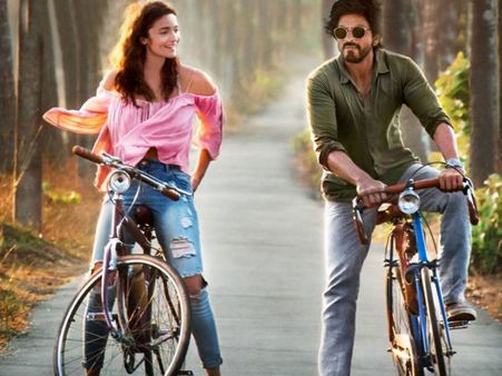 Shahrukh Khan & Alia Bhatt Starrer Dear Zindagi First Poster Looks Adorable!