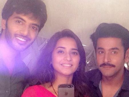 Jana Na Dil Se Door: Vikram Singh Chauhan, Shivani Surve & Shashank Vyas Bond On The Sets (PICS)