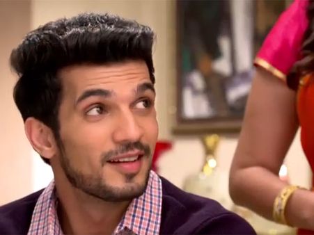 Revealed! Arjun Bijlani's Humorous Side On Pardes Mein Hai Mera Dil Sets!