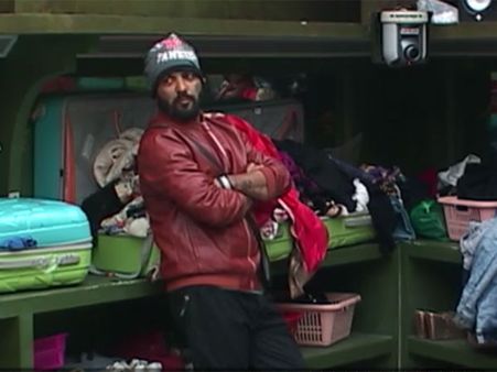 Bigg Boss 10: Manu’s Love For Monalisa Is A Sheer Game And Nothing Else!