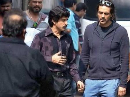 Farhan Akhtar Looks Unrecognizable As Gangster Dawood Ibrahim On Arjun Rampal’s Daddy Sets!