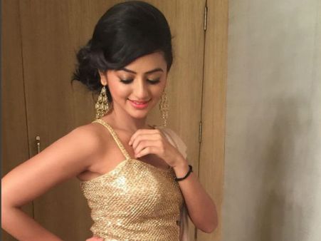 Swaragini’s Swara Aka Helly Shah Gifts Herself A Solitaire Ring!