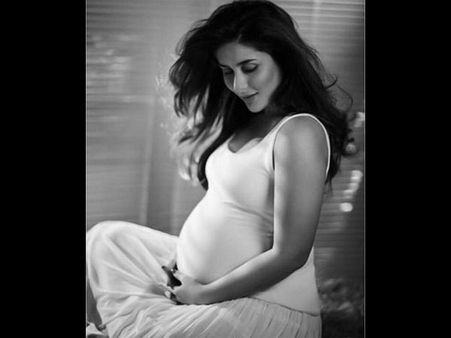 LOL! Saif Ali Khan Says Kareena Kapoor Won't Deliver Her Baby In Hospital [New Photoshoot Pictures]