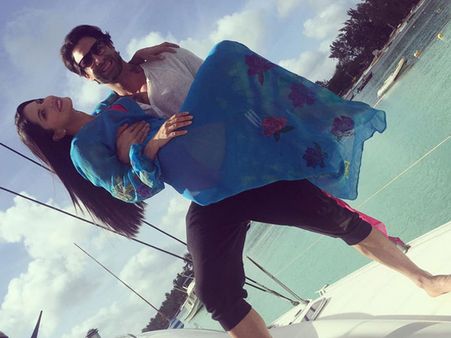 Daniel Weber Sweeps Sunny Leone Off Her Feet In Mauritius!
