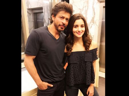 Awww! Post 'Dear Zindagi' Release, Alia Bhatt Misses Shahrukh Khan!