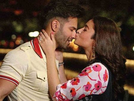 Aww! ‘Badrinath’ Varun Dhawan Gets A Sweet Kiss From His Dulhania Alia Bhatt In This New Still!