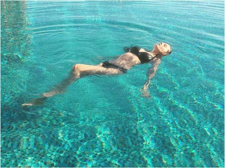 Evelyn Sharma's New Bikini Picture By The Pool Will Make Your Cold December Hot!