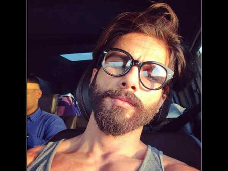 Shahid Kapoor Wraps The First Schedule Of Ranveer-Deepika’s Padmavati With A Selfie!
