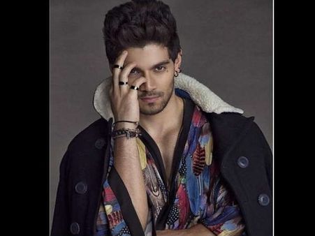 BUZZ: After Parineeti Chopra, Sooraj Pancholi Bows Out Of Circus?