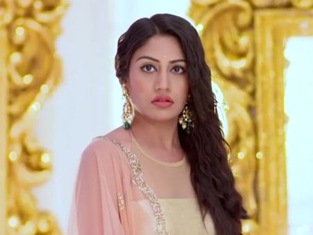 Bravo! Ishqbaaz Actress Surbhi Chandna Continues To Shoot Despite Ill Health!