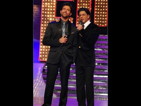 Wow! Kaabil Hrithik Roshan Posts A Touching Message For Raees Shahrukh Khan On The Big Day