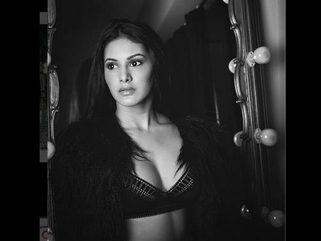 Amyra Dastur: I Find It Hard To Do Romance On Screen!