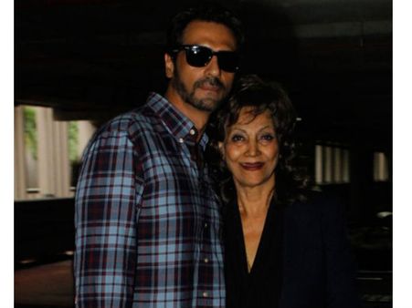 Arjun Rampal's Mother Gwen Rampal Defeats Breast Cancer!