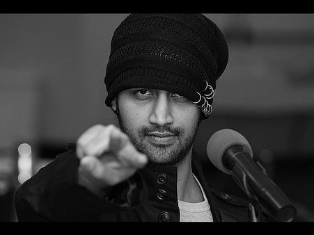 #Trending: Atif Aslam Stops Concert, Rescues Girl