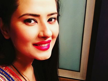 Kratika Sengar Refuses To Shoot Intimate Scenes With Co-star Sharad Malhotra!