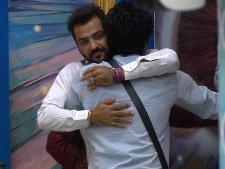Bigg Boss 10: Oh No! Manu Punjabi To Leave The Show Before The Grand Finale!
