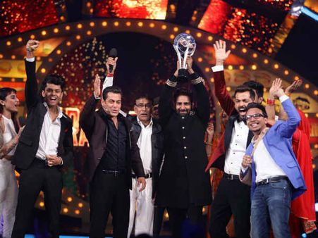 CONFIRMED! Manveer Gujjar Bags Bigg Boss 10 Trophy; Donates Rs 20 Lakhs To Being Human Foundation!