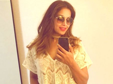 B-town Celebs Wish 'Gorgeous Girl' Bipasha Basu On Her Birthday!