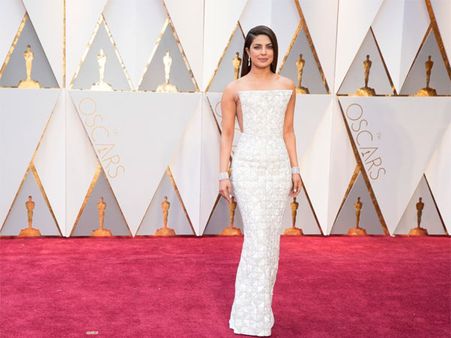 Oscars 2017: Priyanka Chopra Stuns In White, Reminds AIB Of 'Kaju Katli'