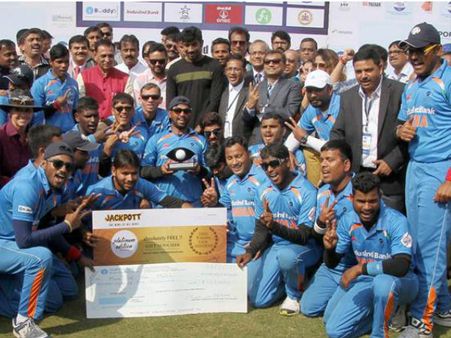 Shahrukh Khan & Hrithik Roshan Congratulate Indian Team For Winning T20 World Cup For Blind!