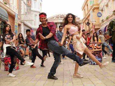 NEW STILL: 'Munna Michael' Tiger Shroff & His Lady Love Nidhhi Agerwal Go Dhing Dhang!