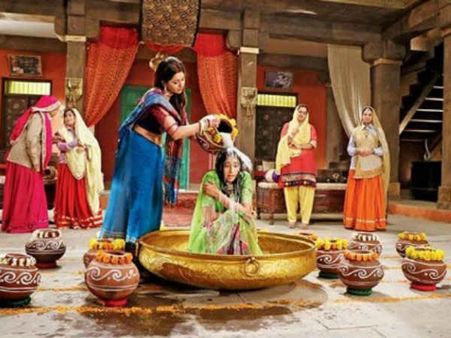 Niti Taylor Shoots Despite Being Ill!