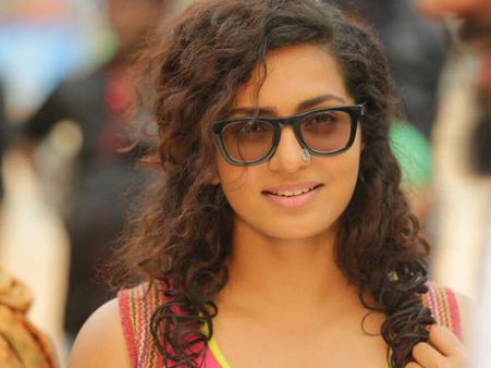 WOW! Parvathy All Set To Make Her Bollywood Debut!