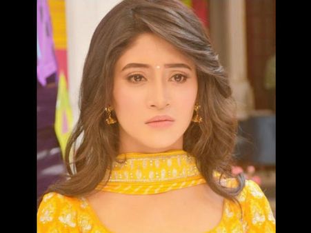 When Yeh Rishta Kya Kehlata Hai Actress Shivangi Joshi Got Emotional…