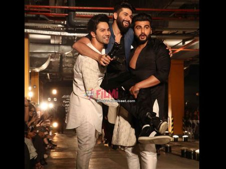 Somebody Cast Them Together! Varun Dhawan & Arjun Kapoor Indulge In Bromance At A Fashion Show!