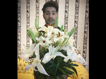 Awww! Varun Dhawan Gets Flowers For Alia Bhatt On Valentine’s Day