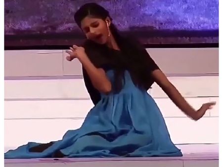 Video! Shahrukh Khan's Daughter Suhana Performs 'Cinderella With A Twist' In A School Play!